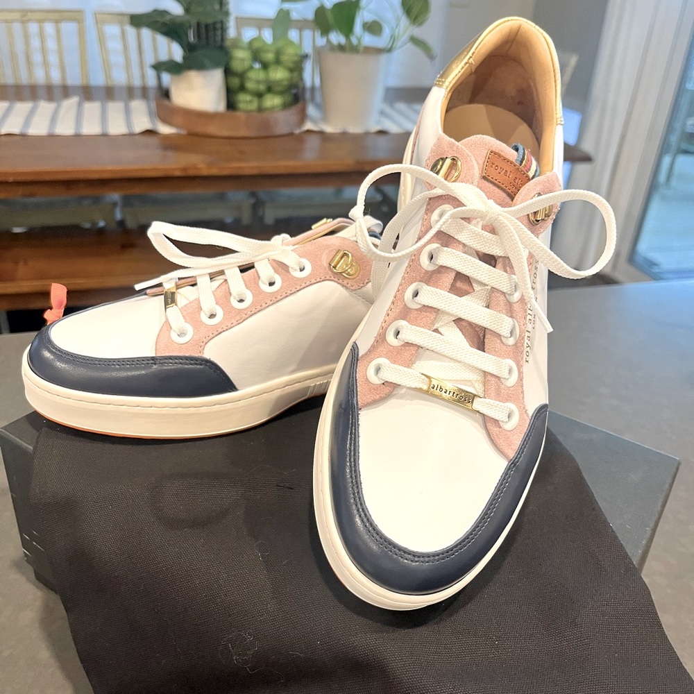 New in box Royal Albartross Golf Shoe- size 10- The Fieldfox Pink